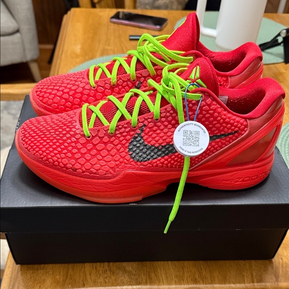 Kobe reverse Grinch